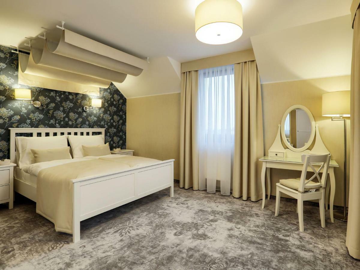 Hotel Antek Zlinice Exterior foto